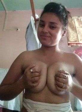 Very Sweet indian sexy girl show nice big boobs HD
