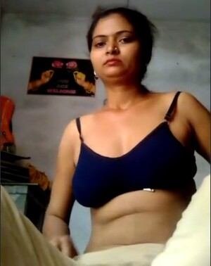 Beautiful Muslim sexy hot bhabhi show pussy HD