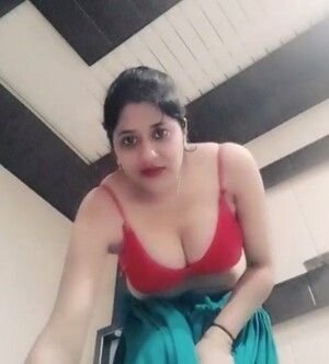 Hottest Bhabi Show Big Boobs indian wife xxx