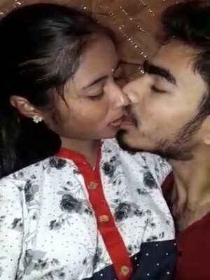 indian hot saxy videos couples kiss boob press HD