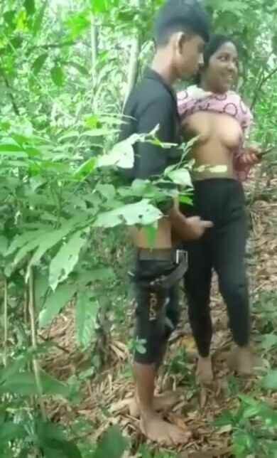 Village girl desi chudai fucking young boy in jungle mms