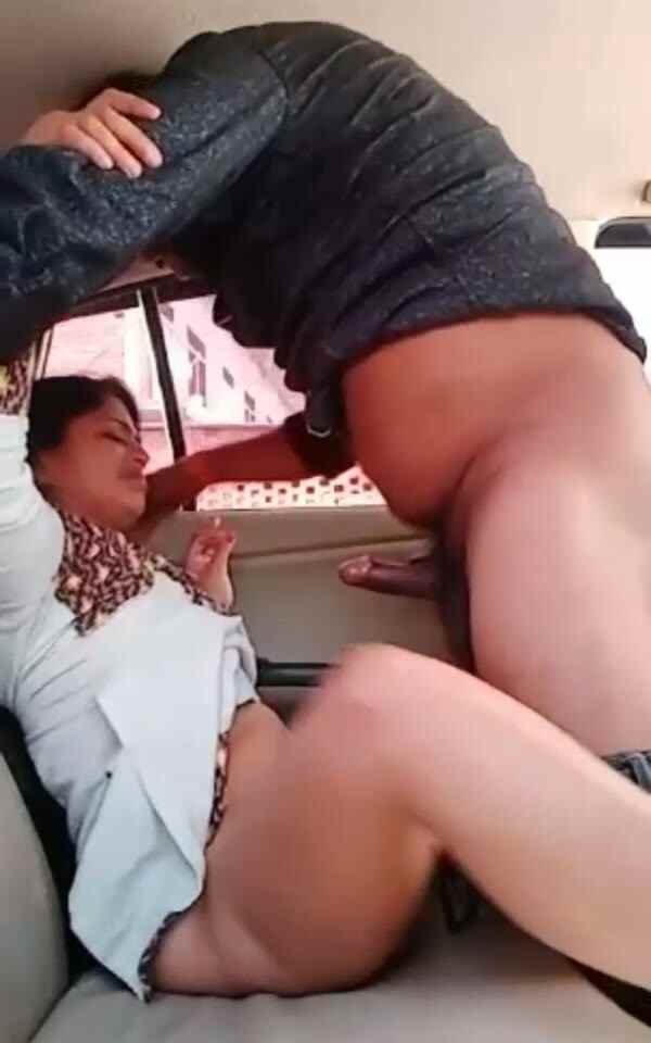 Beautiful hot bhabi nude illegal affair driver sucking fucking in car