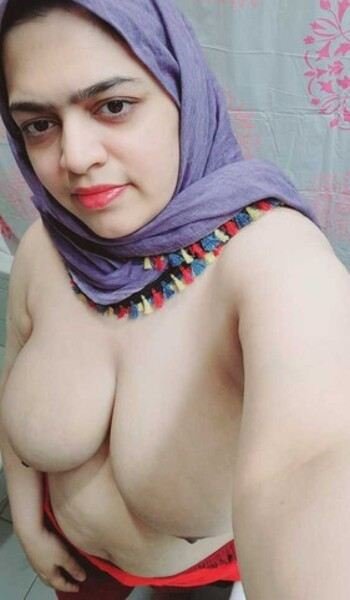 Paki super milf bhabi sexx pakistani showing her big tits milk tank