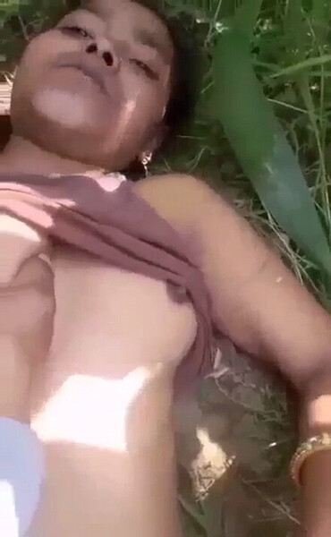 Village sexy girl dehatisex enjoy with bf in jungle outdoor