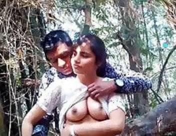 Beautiful-hot-18-girl-indian-porne-enjoy-with-bf-outdoor-mms.jpg