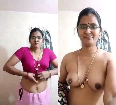 Hot-beauty-sexy-xx-desi-bhabhi-showing-nice-boobs-lover-mms.jpg