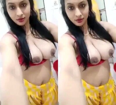 Very-sexy-hot-desi-bhabi-pron-showing-big-tits-viral-nude-mms.jpg
