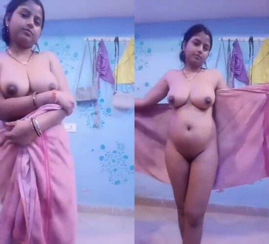 Very-beautiful-hot-big-boobs-desi-bhabhi-naked-nude-showing-mms.jpg